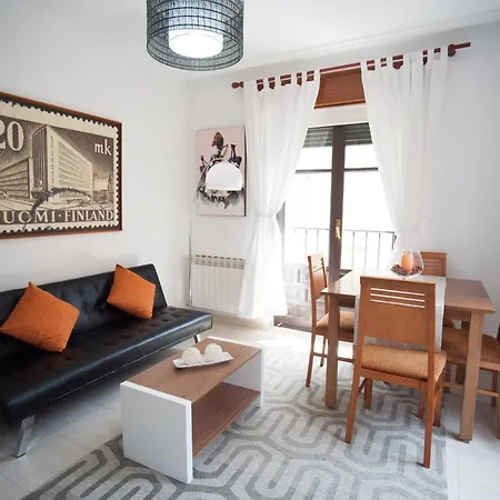 Junto A La Universidad Y La Catedral