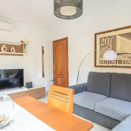 Junto A La Universidad Y La Catedral *