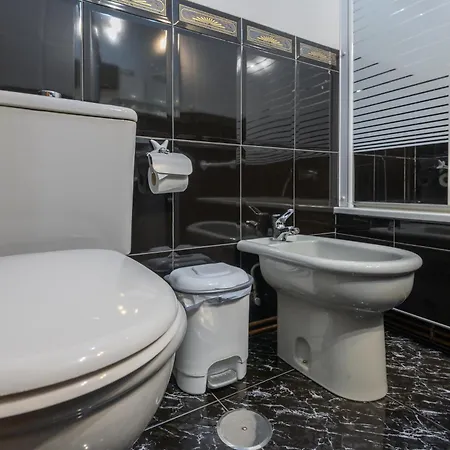 Junto A La Universidad Y La Catedral