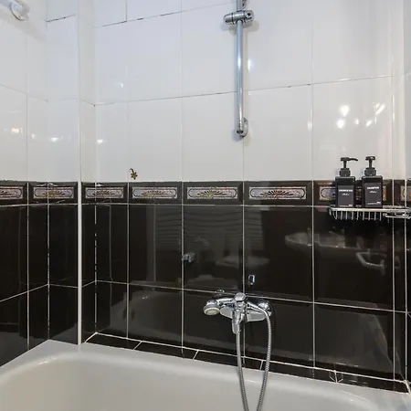 Junto A La Universidad Y La Catedral 살라망카