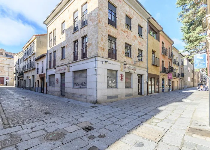 Junto A La Universidad Y La Catedral *