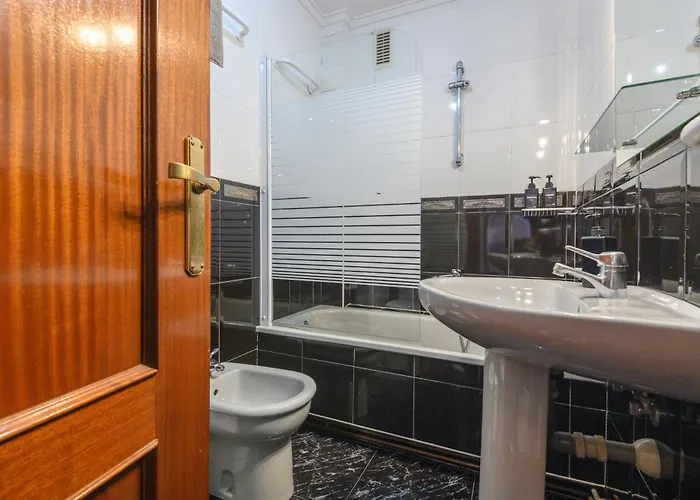 Junto A La Universidad Y La Catedral