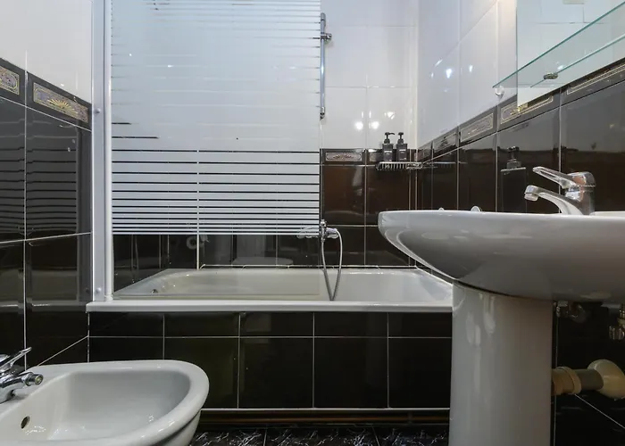 Junto A La Universidad Y La Catedral